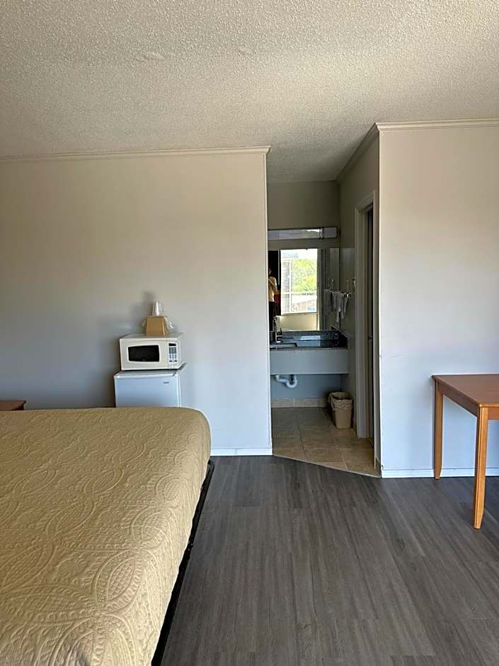 Budgetel Inn & Suites