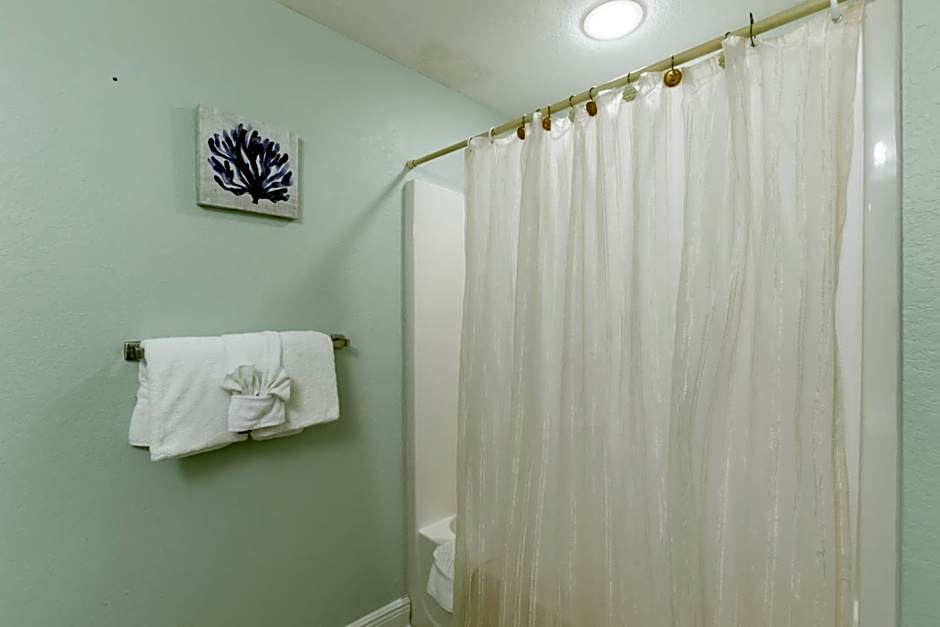 Crystal Shores West 202