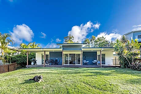 Bayview • Pet-Friendly Fenced Yard • Walk to Beach