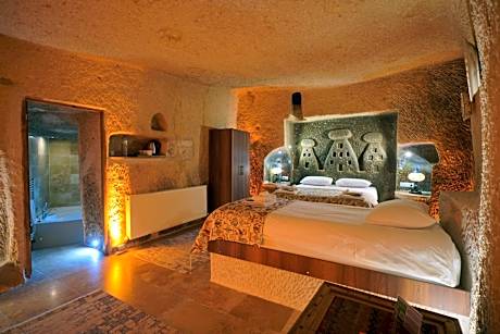 King Cave Suite Room