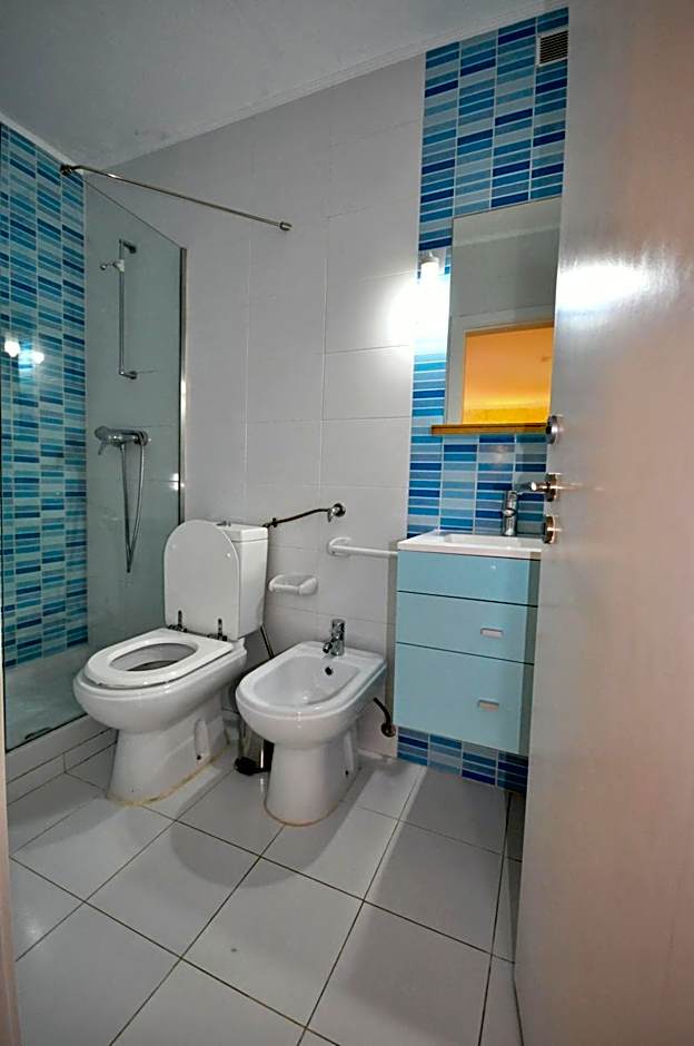 Stylish and well-equipped, private pool, close to amenities, free AC Wifi