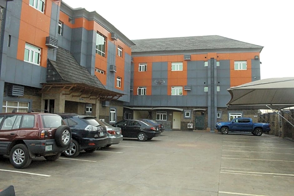 Wise Penny Suites and Spa