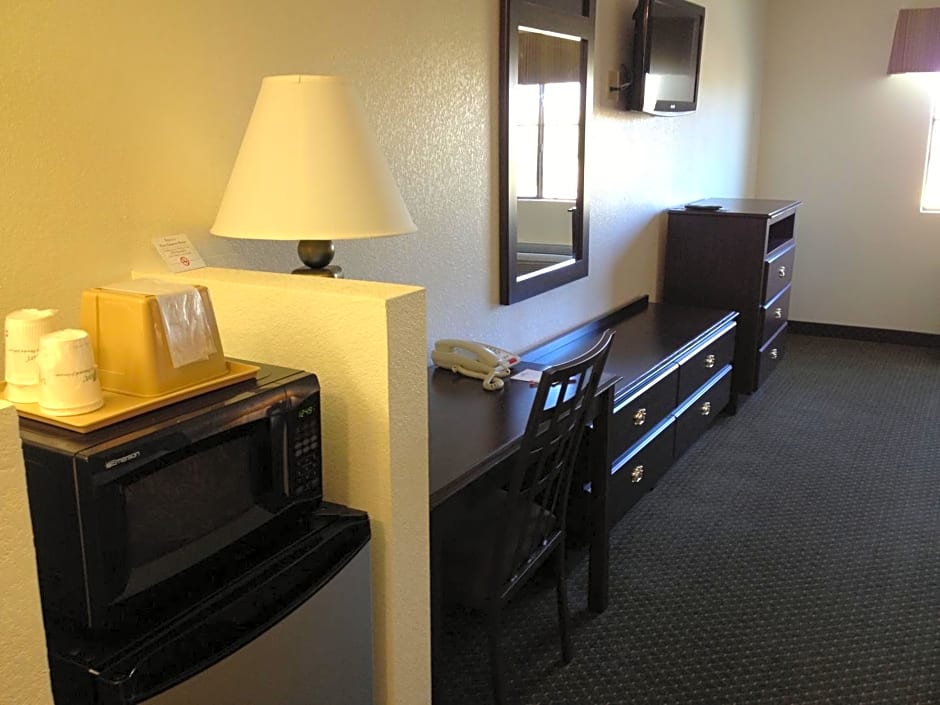 Howard Johnson by Wyndham Lubbock TX