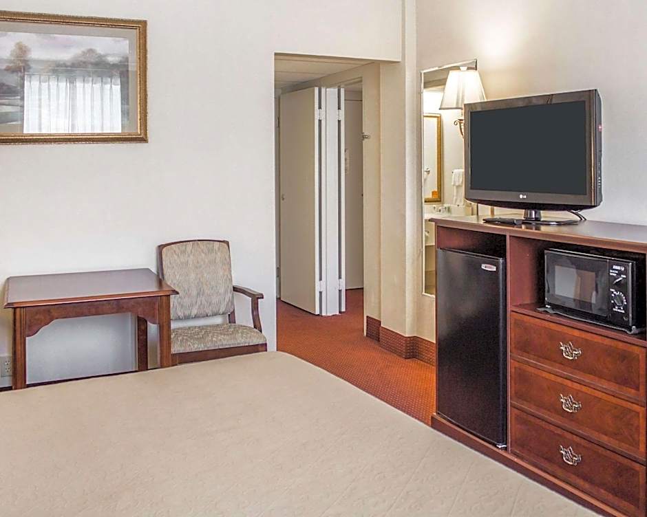 Quality Inn & Conference Center Franklin Downtown