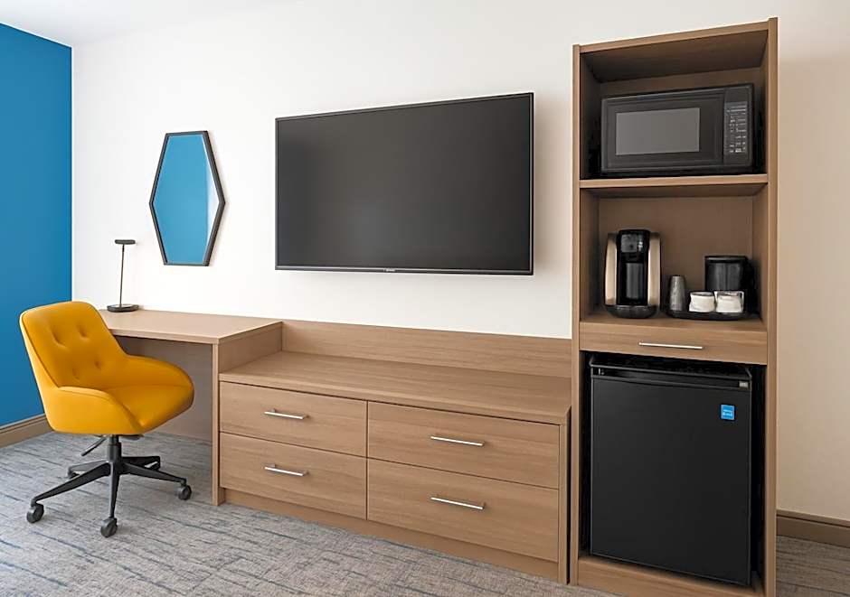 Holiday Inn Express & Suites Huntsville Airport By IHG