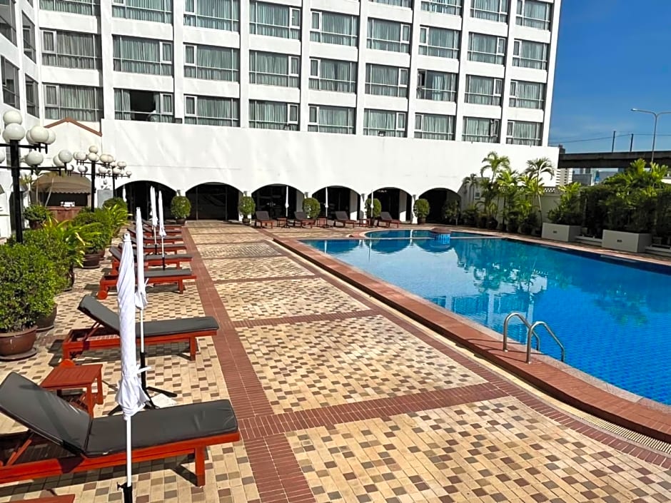 Bangkok Palace Hotel