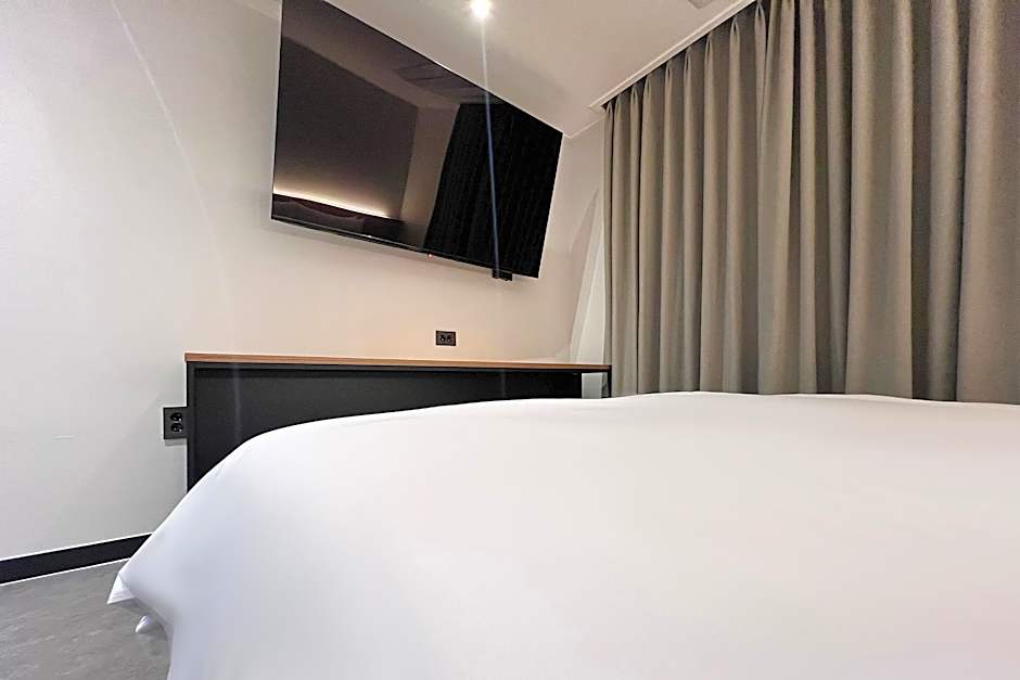 Hotel 99