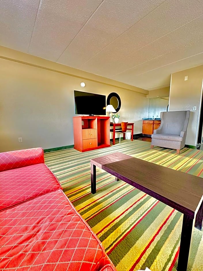 Super 8 by Wyndham Frederick