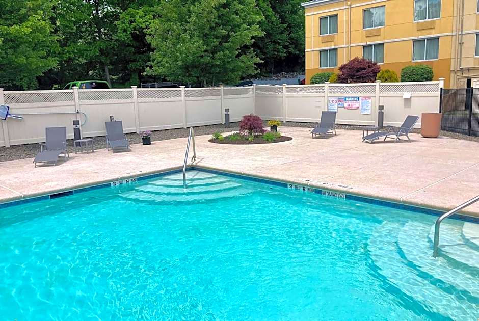 La Quinta Inn & Suites by Wyndham Danbury