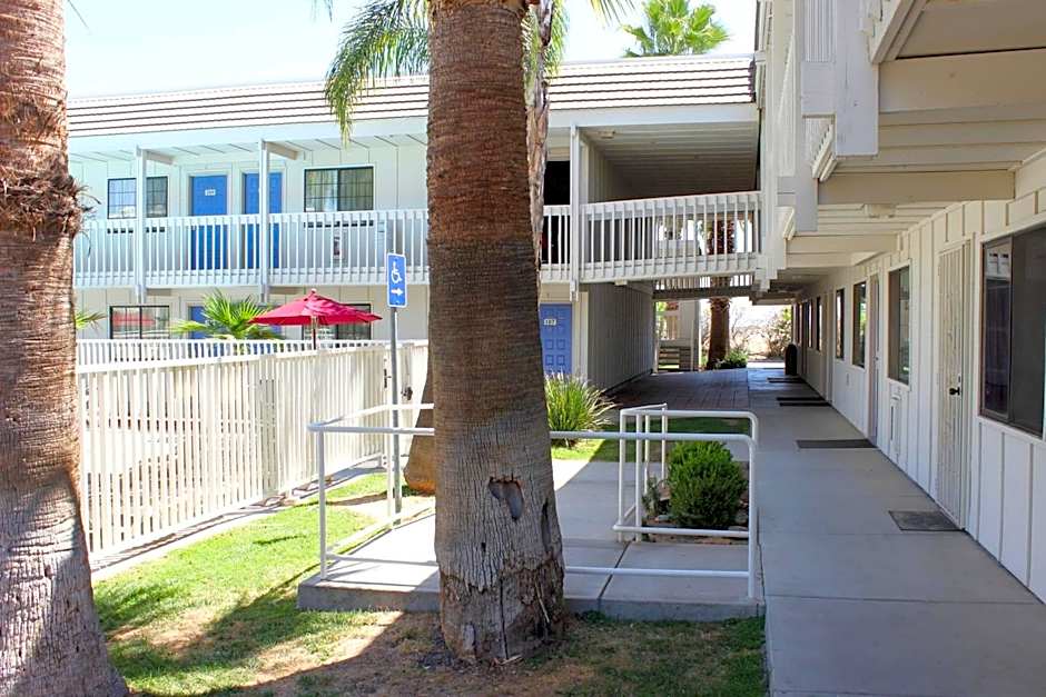 Motel 6-Coalinga, CA - East