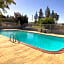 Toppers Motel
