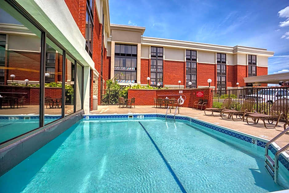 Drury Inn & Suites St. Louis Fairview Heights