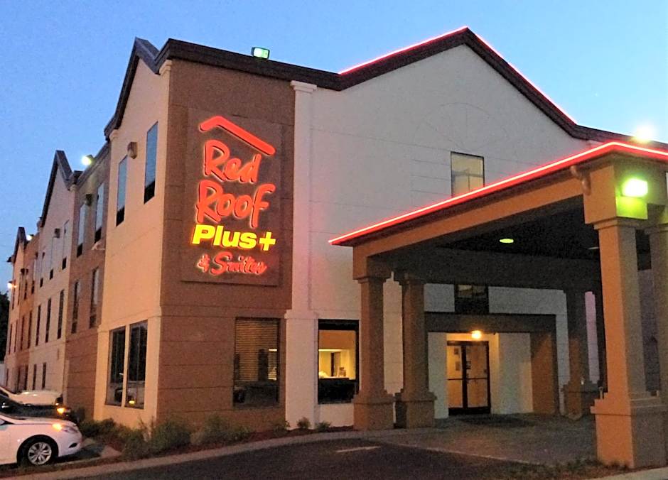 Red Roof PLUS+ & Suites Chattanooga - Downtown