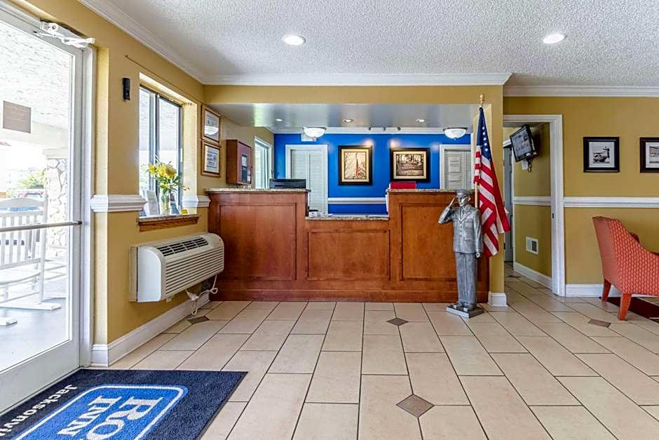 Rodeway Inn & Suites Jacksonville near Camp Lejeune