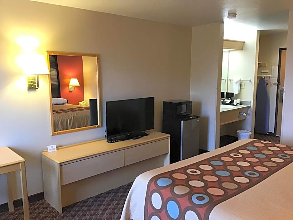 Super 8 by Wyndham Heyburn/Burley Area