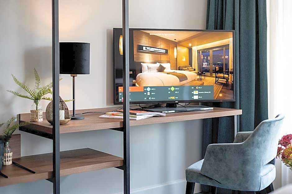 Boutique Hotel First City