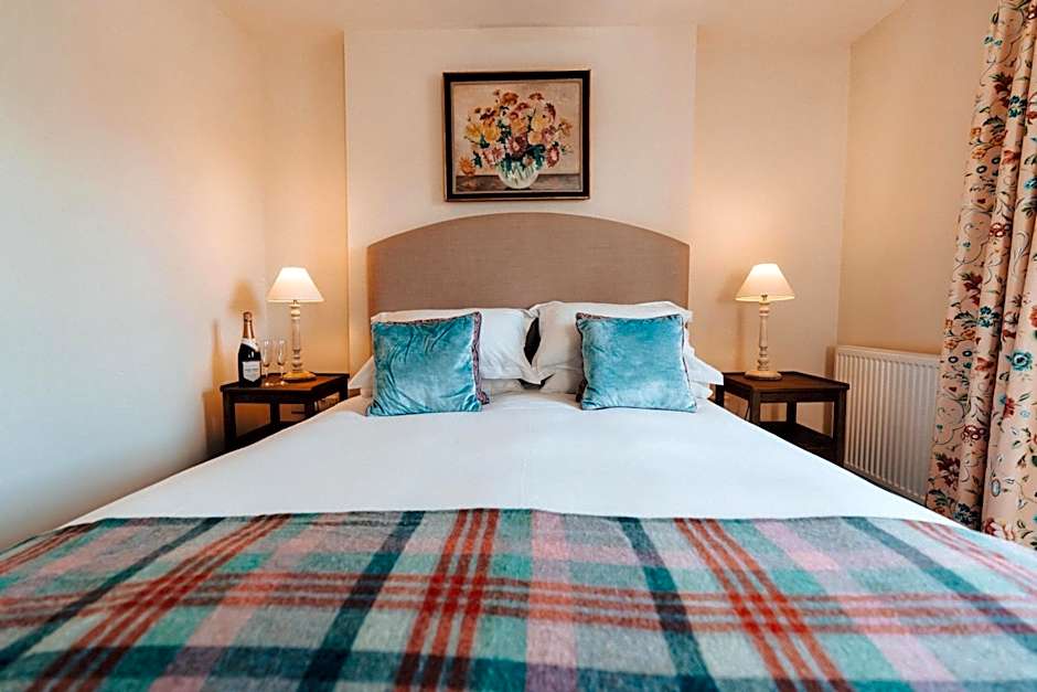 Cat and Custard Pot Inn