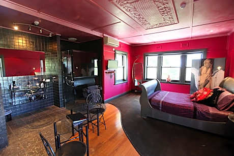 Deluxe Queen Room