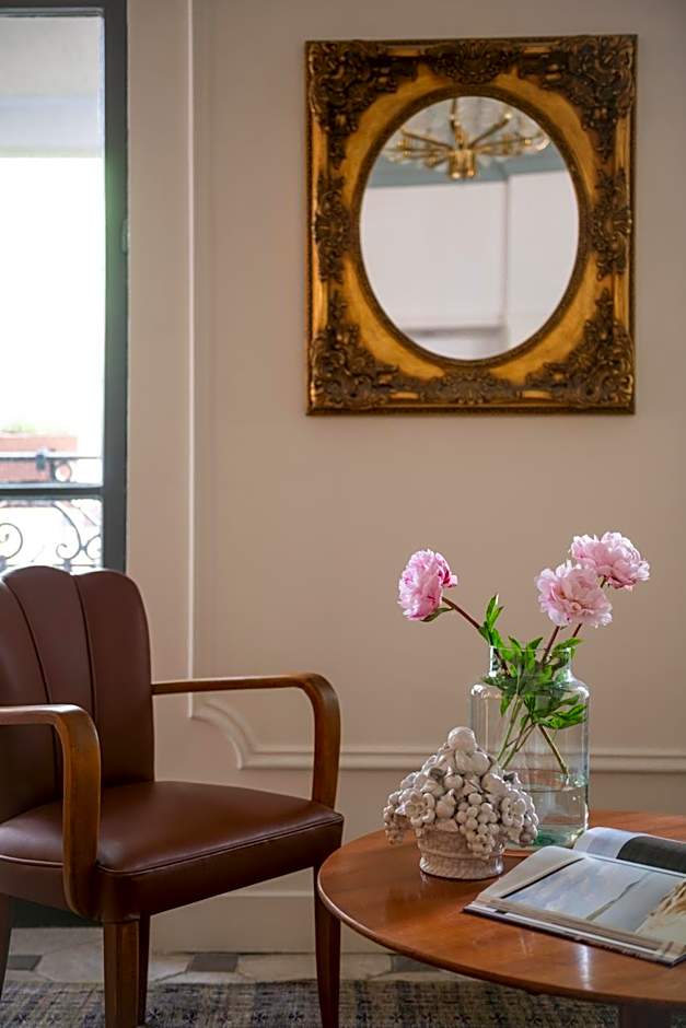 Hotel De La Porte Doree