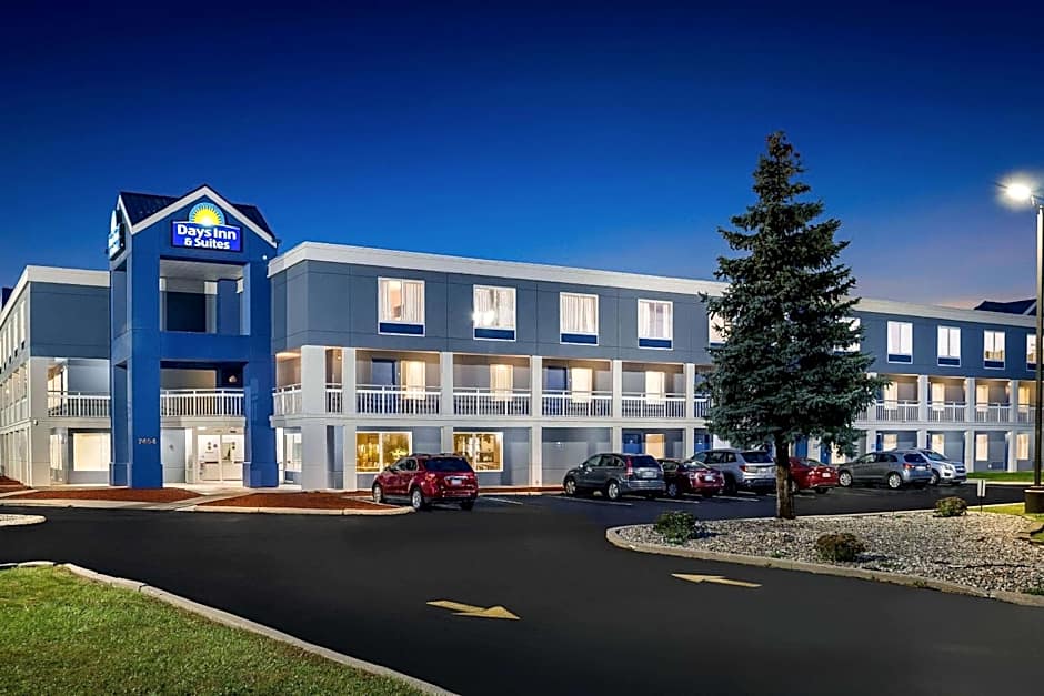 Days Inn & Suites by Wyndham Warren