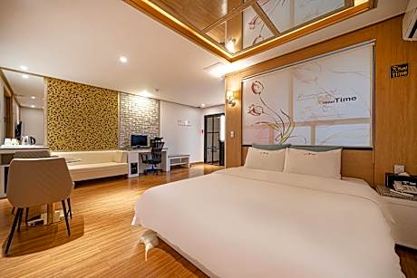 Cyclist Room - Check-In After 3 PM