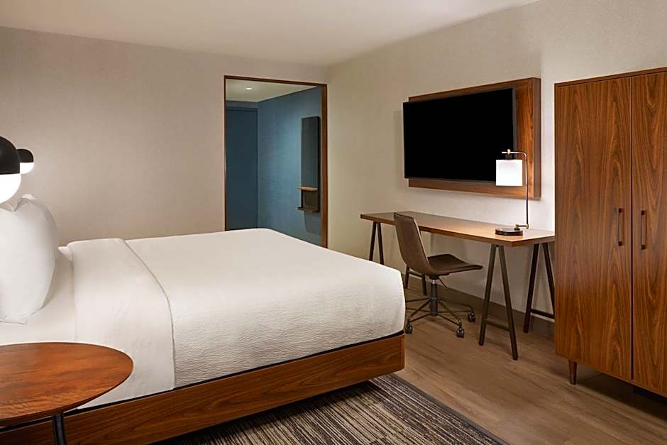 Four Points by Sheraton Point Edward Sarnia