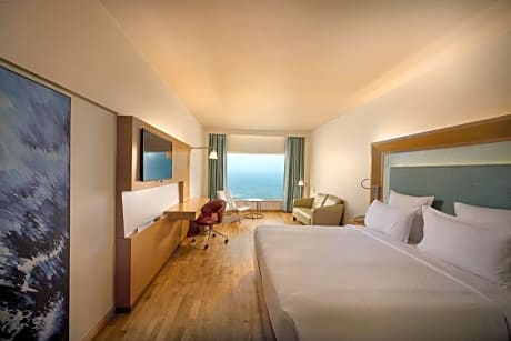 Premier Room with 1 King Bed Ocean View