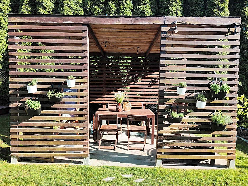 Lawendowo- sauna, jacuzzi, domki w ogrodzie i apartamenty w kamienicy