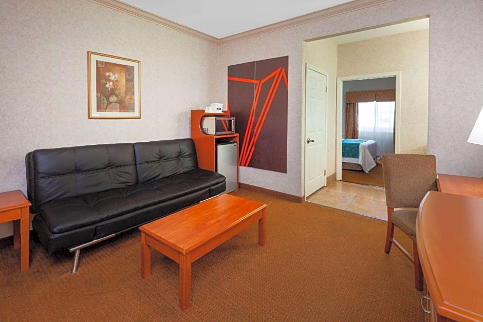 Howard Johnson Hotel & Suites by Wyndham Pico Rivera