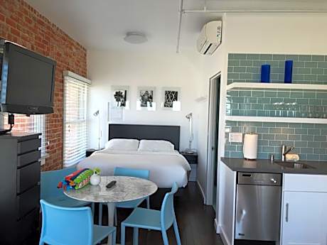 Oceanfront View Studio Suite