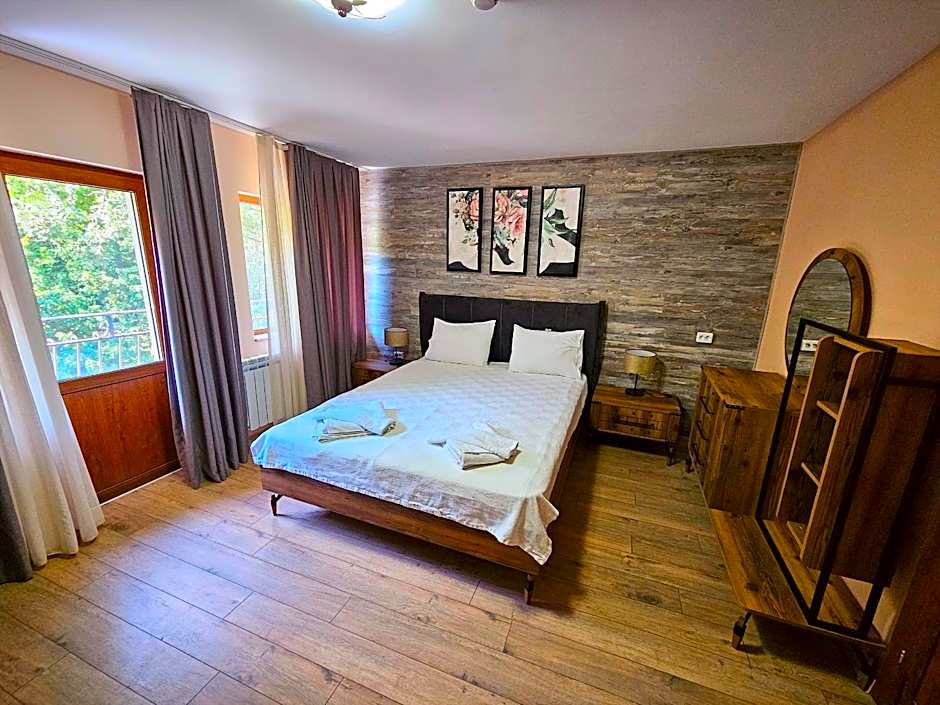 Alen Mak Forest Hotel