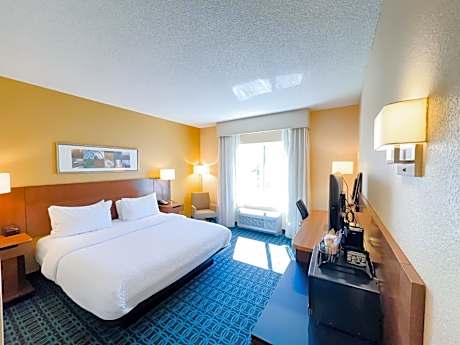 King Room with Adapted Tub - Mobility and Hearing Accessible