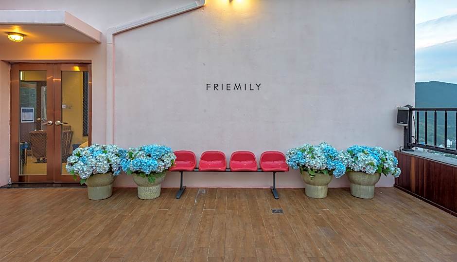 Friemily Pool Villa & Hotel