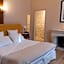 BRIT HOTEL Le Lion d'Or CHINON