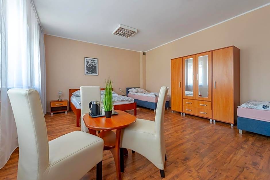 Hostelio - Tanie i komfortowe pokoje, parking, sklep na miejscu