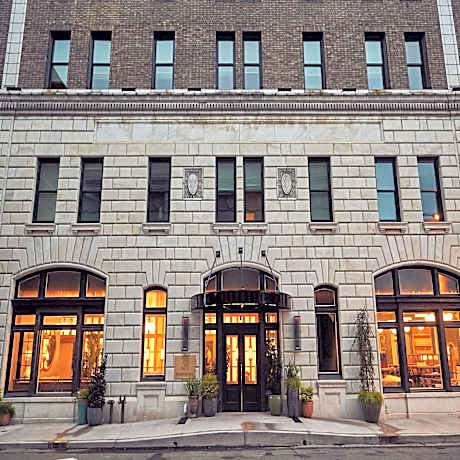 The Drayton Hotel Savannah, Curio Collection by Hilton