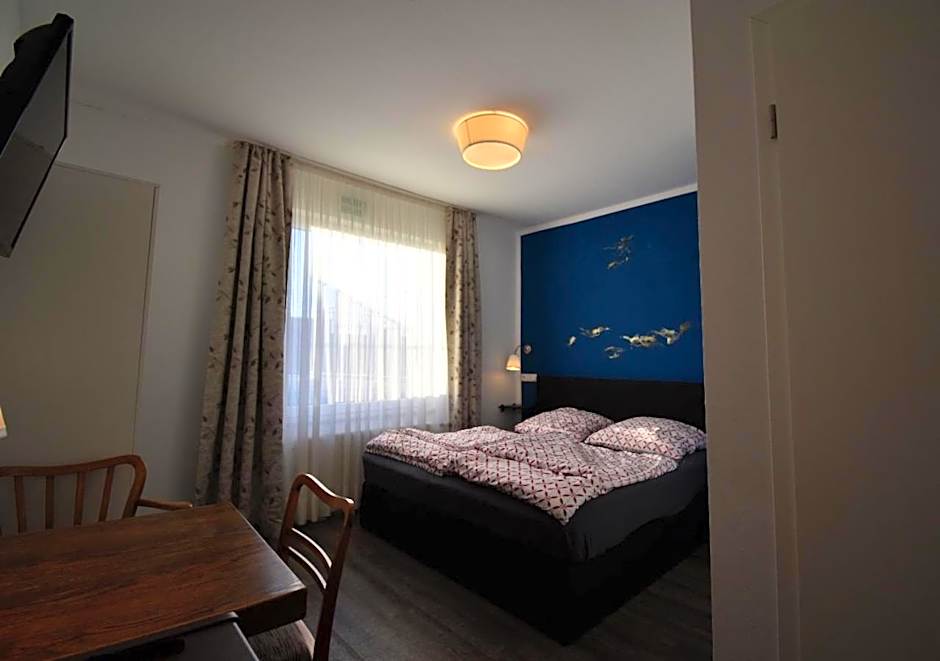 Hotel Sonnenschein - Spielerei im Sonnenschein