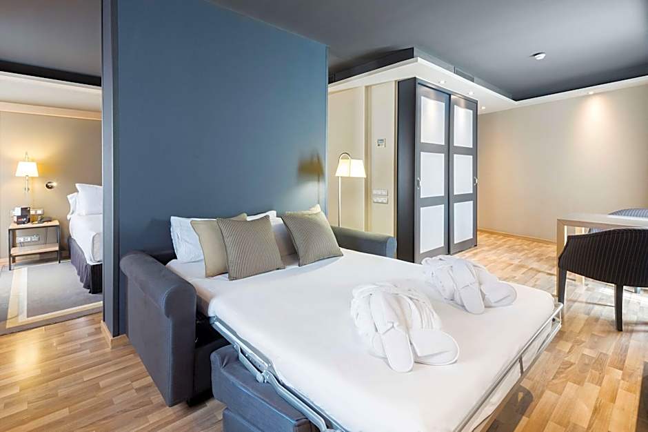 Foto 1 di 5 di Deluxe Family 1 King Bed