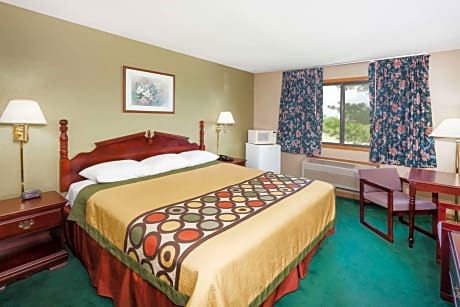 1 Queen Bed Accessible Room Smoking
