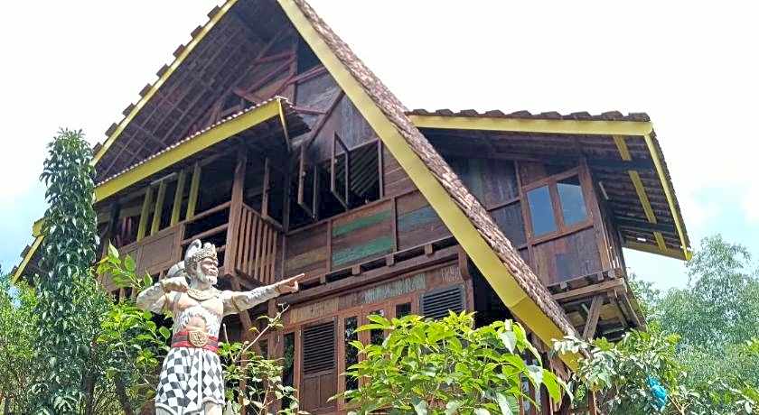 Omah Hanoman Turu By Kebun Hanoman