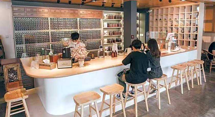 YOLO Bangkok Boutique Hotel