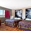 Super 8 by Wyndham Marshall MN