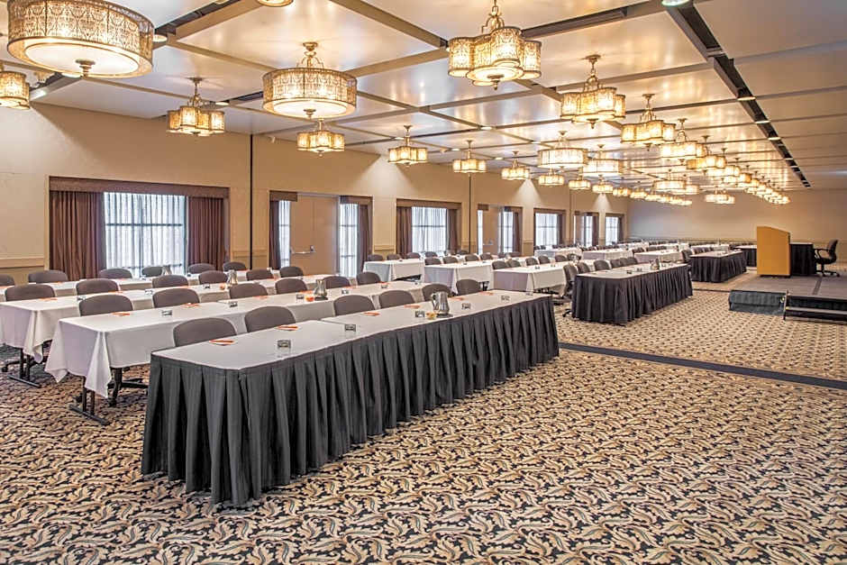 Crowne Plaza Minneapolis West By IHG