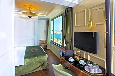 Corner Bosphorus Suite – Three Bedroom