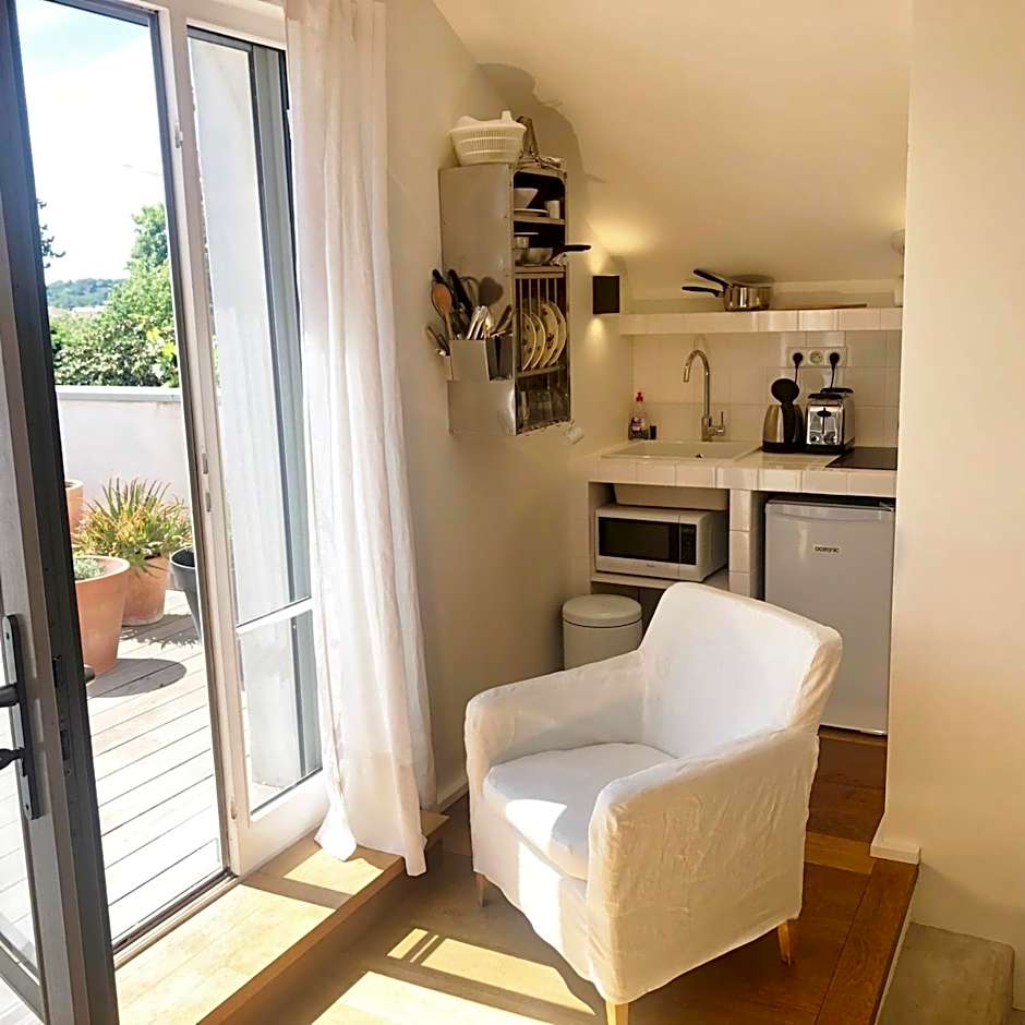 Denis & Virginie - château à pied - parking gratuit