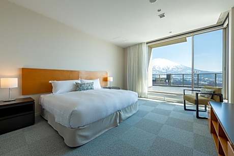 2 Bedroom Penthouse Yotei Mountain View