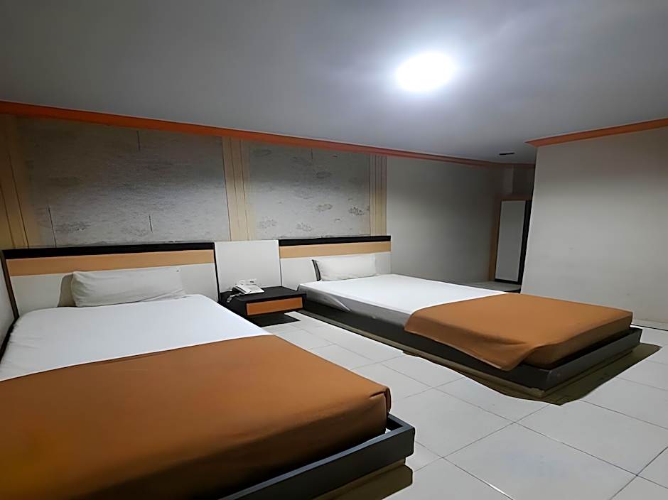 Collection O 93163 Hotel Grand Kartika