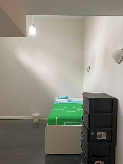 Designer 4BR Executive Townhome w/Parking