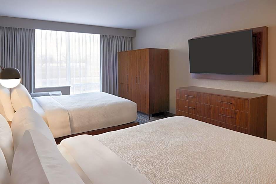 Four Points by Sheraton Point Edward Sarnia