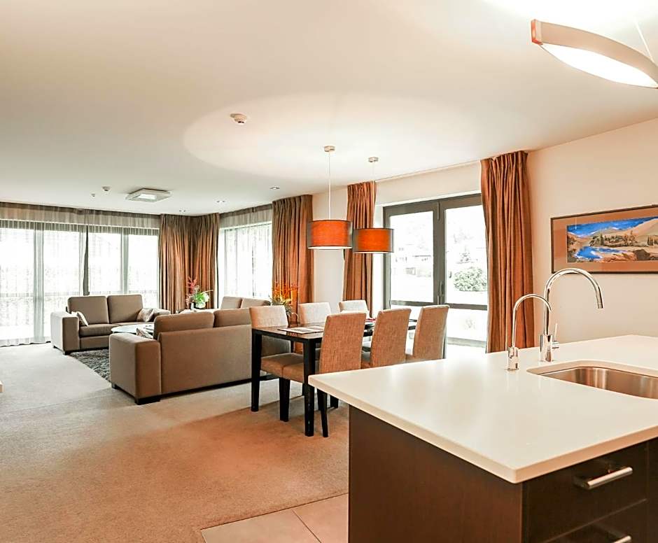 Village Lake Apartments